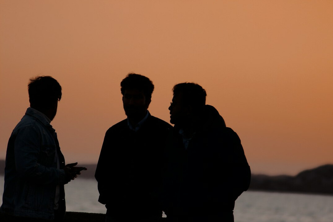 group discussing ufo sightings